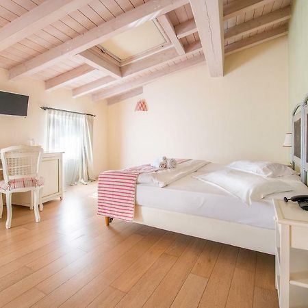 Hotel Villa Moron Неграр Екстериор снимка
