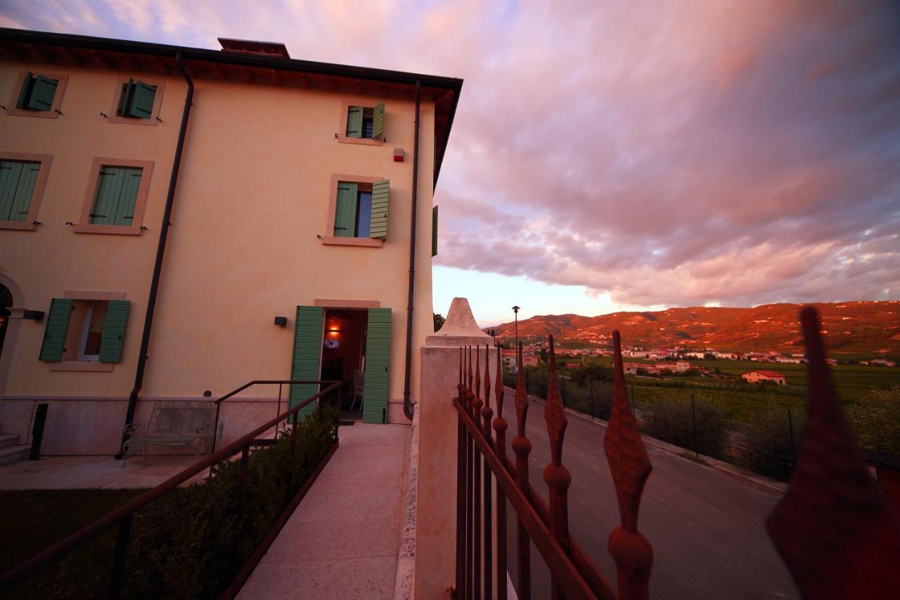 Hotel Villa Moron Неграр Екстериор снимка